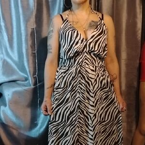 Faded Glory Black and White Backless Dress